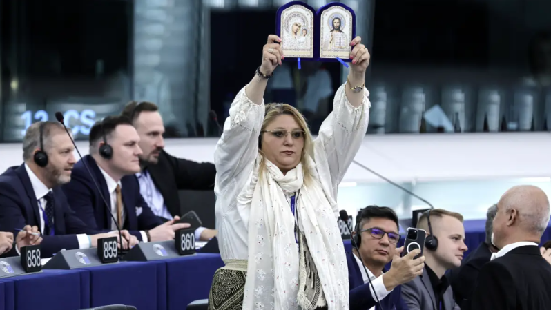 Румънската евродепутатка Диана Шошоака обяви, че ще се кандидатира на президентските избори